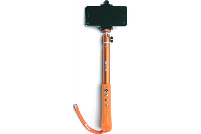 Bild Der Rollei Selfie Stick ist eine Arm-Verlängerung mit Bluetooth-Fernbedienung im Griff. [Foto: Rollei]