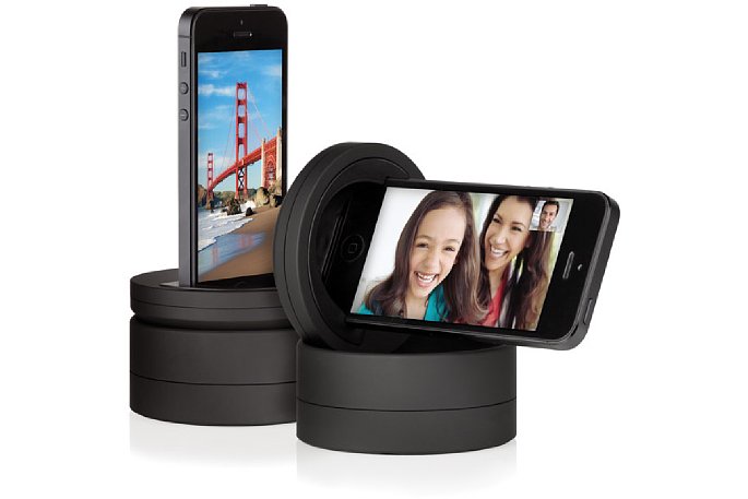 Bild Das iPhone oder der iPod lassen sich dafür im Galileo-Dock sowohl im Hoch- als auch im Querformat drehen. [Foto: Motrr]