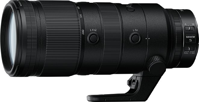 Bild Das Nikon Z 70–200 mm 1:2,8 VR S ist mit 22 Zentimetern ziemlich lang. Der L-förmigen Stativschelle fehlt leider eine Arca-Swiss-Aufnahme. [Foto: Nikon]