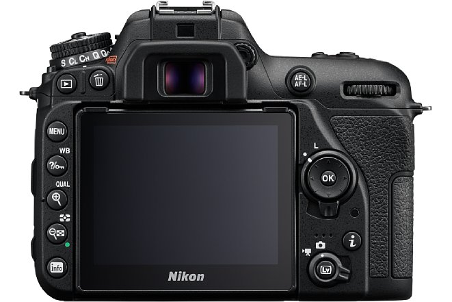 Bild Beim rückwärtigen 8-cm-Bildschirm der Nikon D7500 handelt es sich um einen klappbaren Touchscreen, der sogar die Touch-Bedienung der Menüs erlaubt. [Foto: Nikon]