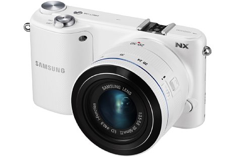 Bild Samsung bringt die NX2000 hierzulande als NX2020 (mit 20-50mm-Objektiv) und NX2030 (mit 18-55mm-Objektiv) auf den Markt. [Foto: Samsung]