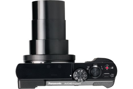 Bild Stolze sechs Zentimeter fährt das 30-fach-Zoom der Panasonic Lumix DMC-TZ71 in Telebrennweite aus dem Gehäuse heraus. [Foto: MediaNord]
