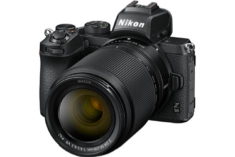 Bild Das Nikon Nikkor Z DX 50-250 mm F4.5-6.3 VR im eingefahrenen Zustand an der Nikon Z 50. [Foto: Nikon]