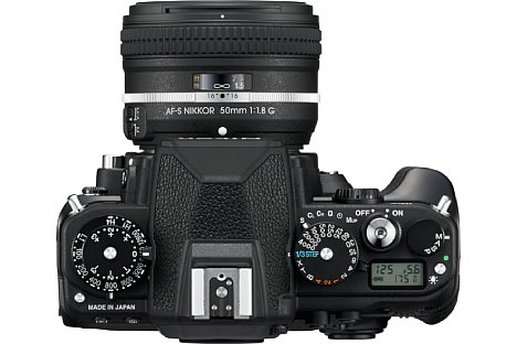 Bild Belichtungszeit, ISO-Empfindlichkeit und Belichtungskorrektur werden bei der Nikon Df ganz klassisch über Räder eingestellt. Ein kleines Status-Display informiert über weitere Aufnahmeparameter. [Foto: Nikon]