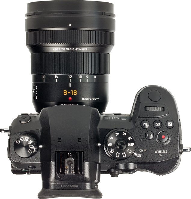 Bild Die Brennweitenangaben beim Panasonic Leica DG Vario-Elmarit 8-18 mm F2.8-4 ASPH sind eingraviert und weiß ausgelegt, was sie gut sichtbar macht. Der großzügige Zoomring erlaubt eine sehr feine und präzise Brennweitenwahl. [Foto: MediaNord]