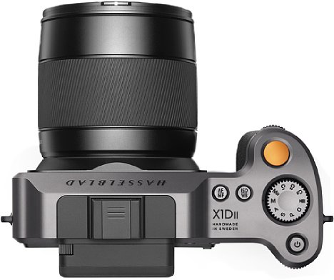 Bild Hasselblad hat die X1D II 50C als besonders mobile spiegellose Mittelformatkamera designt, die nicht zuletzt aufgrund des ausgeprägten Handgriffs unterwegs eine gute Ergonomie bieten soll. [Foto: Hasselblad]