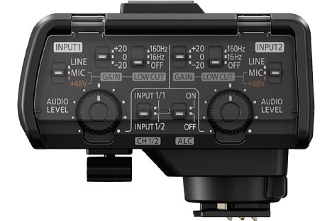 Bild Mittels des Panasonic  XLR-Adapters, der auf den Blitzschuh gesteckt wird, lässt sich die Lumix DC-GH5 mit XLR-Audioanschlüssen und High-Res-Audioaufnahmefunktion erweitern. [Foto: Panasonic]