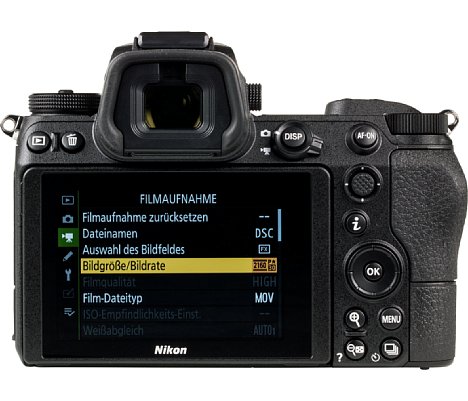 Bild Der rückwärtige Touchscreen der Nikon Z 6 lässt sich nach oben und unten klappen, die Menüs sind altbekannt. Beeindruckend groß und hochauflösend zeigt sich der elektronische Sucher. [Foto: MediaNord]