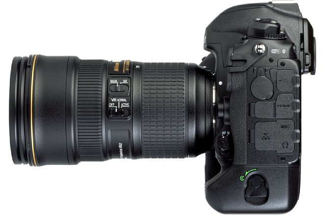 Bild Zahlreiche Schnittstellen zieren die linke Seite der Nikon D6. Darunter etwa USB-C, HDMI, LAN, Mikrofonein- sowie Kopfhörerausgang. [Foto: MediaNord]