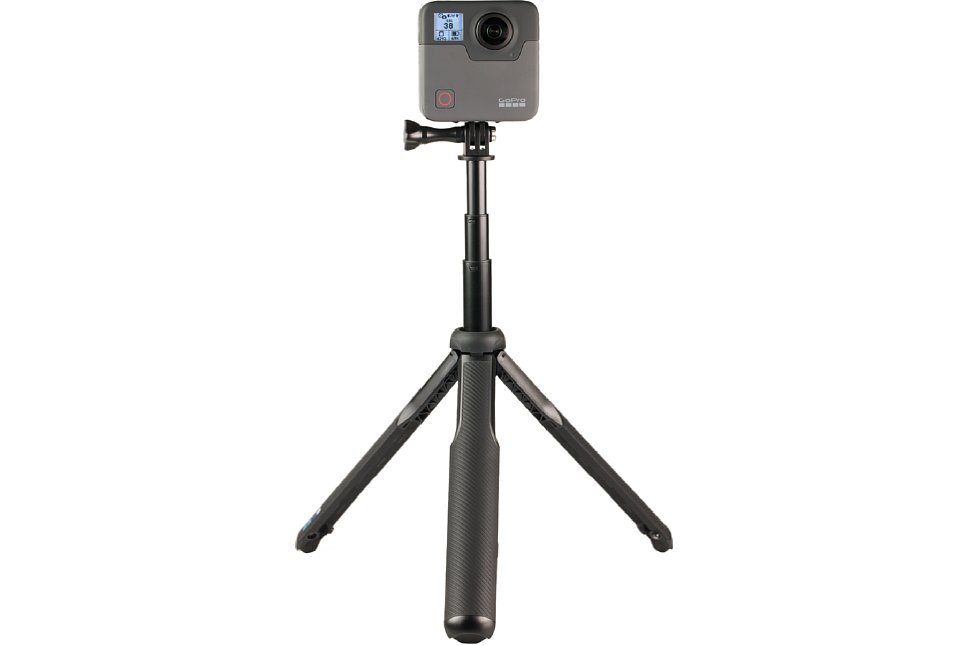 Bild Der mit der GoPro Fusion gelieferte Selfie-Stick lässt sich auch als Tisch-Stativ verwenden. [Foto: MediaNord]