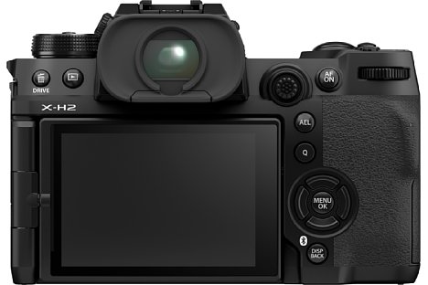 Bild Die Fujifilm X-H2 besitzt nicht nur einen 5,76 Millionen Bildpunkte hochauflösenden OLED-Sucher, sondern auch einen 1,62 Millionen Bildpunkte auflösenden Touchscreen, der sich schwenken und drehen lässt. [Foto: Fujifilm]