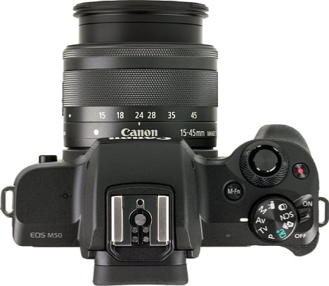 Bild Der TTL-Systemblitzschuh der Canon EOS M50 besitzt im Gegensatz zum Blitzschuh der zeitgleich vorgestellten EOS 2000D und 4000D noch einen Mittenkontakt, was die Kompatibilität mit verschiedensten Blitzen verbessert. [Foto: MediaNord]
