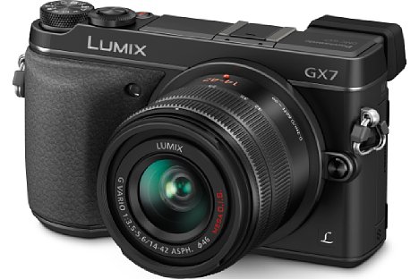 Bild Die Panasonic Lumix DMC-GX7 soll nicht nur in Silber-Schwarz, sondern auch in Schwarz ab September 2013 erhältlich sein. Ein Preis steht derzeit noch nicht fest. [Foto: Panasonic]