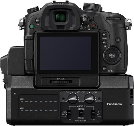 Bild Das Videointerface für die Panasonic Lumix DMC-GH4 besitzt nicht nur eine Pegelanzeige samt Pegelreglern, sondern auch zahlreiche Audio- und Videoanschlüsse, etwa XLR und SDI. [Foto: Panasonic]