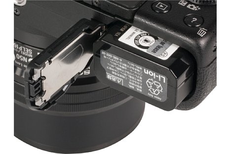 Bild Der Lithium-Ionen-Akku der Sony Alpha 5100 spendet für immerhin 420 Aufnahmen nach CIPA-Standard Energie. [Foto: MediaNord]