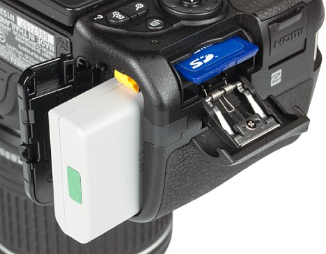 Bild Nikon D5600 Speicherkartenfach und Akkufach. [Foto: MediaNord]
