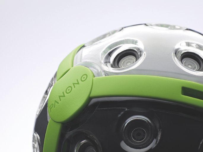Bild Detail der Panono Panorama-Ball-Kamera. Die eigentlichen Kameralinsen sitzen gut geschützt in einer Vertiefung innerhalb der Außenschale. [Foto: Panono]