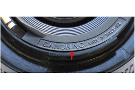 Bild Bei der Fälschung des Canon EF 50mm f/1.8 II fehlt das Leerzeichen im Schriftzug. [Foto: Canon]