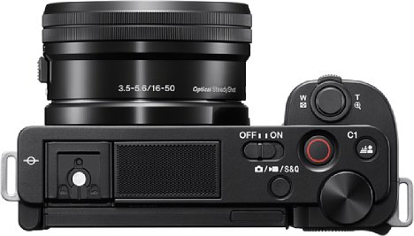 Bild Mit dem Standardzoom SEL-1650PZ ist die Sony ZV-E10 eine besonders kompakte Vlogging-Kamera mit hoher Bildqualität. [Foto: Sony]