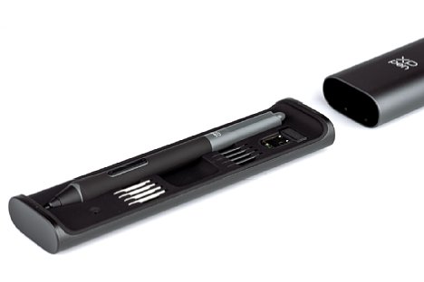 Bild Der Stift des XP Pen Artist Pro 16 Gen 2 ist in einem Aluminium-Etui zusammen mit Ersatzspitzen und einem Bluetooth Dongle untergebracht. [Foto: MediaNord]