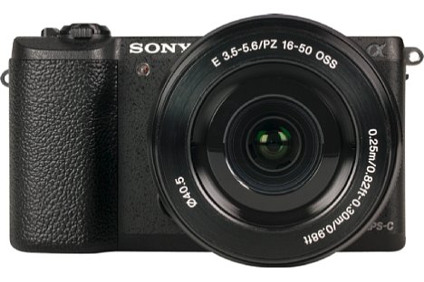 Bild Die Sony Alpha 5100 ist so kompakt, dass sogar das kleine Powerzoom-Setobjektiv SEL-P1650 sie überragt. [Foto: MediaNord]