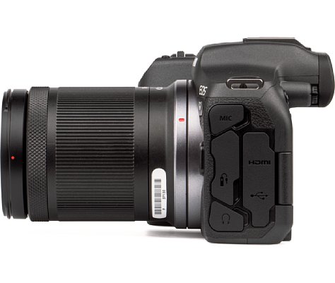 Bild Bei kürzester Brennweite ist das Canon RF-S 18-150 mm F3.5-6.3 IS STM 8,5 Zentimeter lang. [Foto: MediaNord]