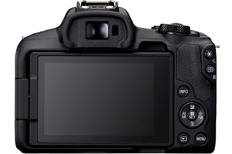 Bild Der bewegliche Monitor auf der Rückseite der Canon EOS R50 ermöglicht Aufnahmen aus jeder Position. [Foto: Canon]