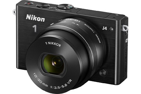 Bild Nikon 1 J4 mit 10-30 mm Objektiv in Schwarz. [Foto: Nikon]