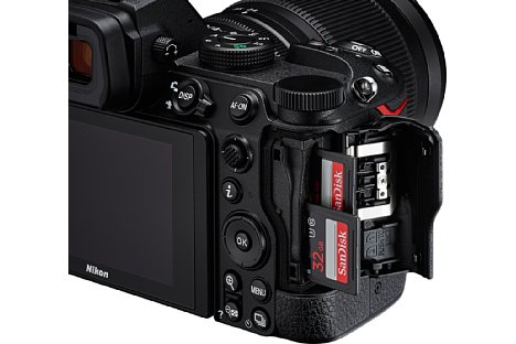 Bild Die Nikon Z 5 bietet zwei zu SDHC, SDXC, UHS I und UHS II kompatible SD-Speicherkartenfächer. [Foto: Nikon]