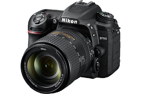 Nikon D7500 mit 18-300 mm. [Foto: Nikon]