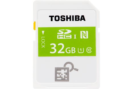 Bild Die Toshiba NFC SDHC-Karte gibt es in Kapazitäten von 8, 16 und 32 GByte. Die Karte ist ausreichend schnell für Full-HD-Videos und zum flotten Speichern von Serienbildern. [Foto: Toshiba]