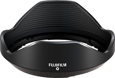 Bild Die mitgelieferte Streulichtblende des Fujifilm XF 8 mm F3.5 R WR besitzt eine Tulpenform und besteht aus Kunststoff. [Foto: Fujifilm]