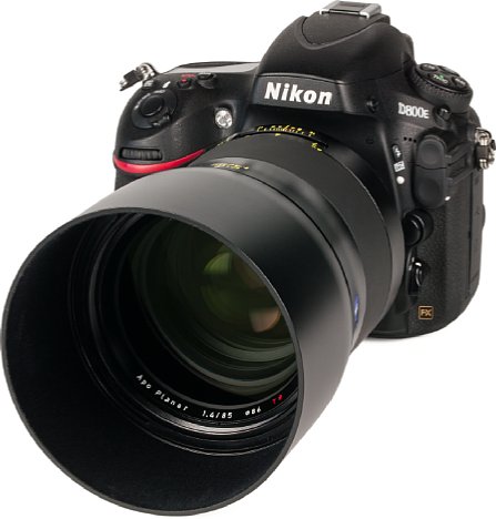 Bild An der Nikon D800E macht das Zeiss Otus 1.4/85 eine gute Figur. Die Kombination bringt allerdings satte 2,2 Kilogramm auf die Waage. [Foto: MediaNord]