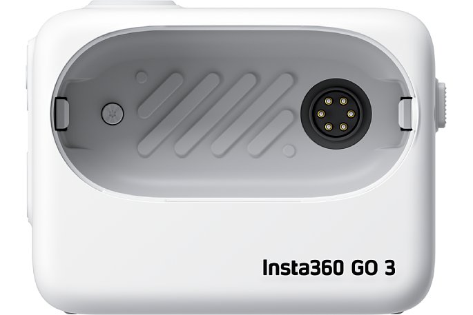 Bild Insta360 Go 3 Action Pod Docking-Station ohne Kamera. Hier sieht man gut die Kontakte zur Go 3 Mini-Action-Kamera. [Foto: Insta360]