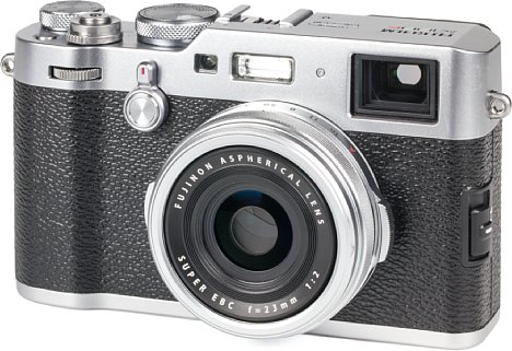 Bild Man könnte die klassische Fujifilm X100F glatt für eine Leica halten. Sie ist ebenso hochwertig, technisch aber auf aktuellem Stand und das zu einem leistbaren Preis, auch wenn dieser in jeder Generation gestiegen ist. [Foto: MediaNord]