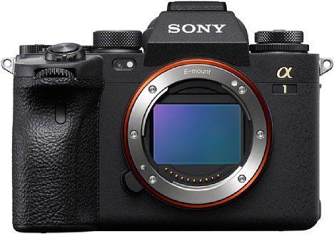 Bild Der 50 Megapixel auflösende Stacked-BSI-CMOS-Sensor der Sony Alpha 1 nimmt 30 Serienbilder pro Sekunde oder 8K-Video auf. Außerdem ist er zur Bildstabilisierung beweglich gelagert. [Foto: Sony]