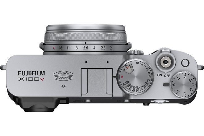 Bild Die Belichtungsparameter (Blende, Belichtungszeit, ISO-Empfindlichkeit und Belichtungskorrektur) der Fujifilm X100V werden ganz klassisch über Drehräder und Ringe eingestellt. [Foto: Fujifilm]