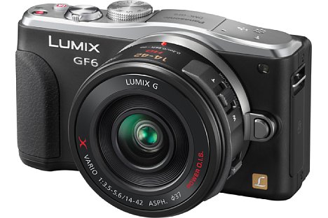 Bild Die schwarze Variante der Panasonic Lumix DMC-GF6 wird hingegen alternativ mit dem kompakteren Pancake-Motorzoom G X Vario 14-42 mm verkauft. [Foto: Panasonic]