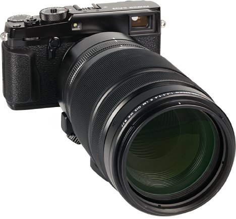 Bild Selbst an der großen X-Pro2 wirkt das Fujifilm XF 100-400 mm F4.5-5.6 R LM OIS WR riesig. Am besten passt es aber wohl zur X-T1. [Foto: MediaNord]