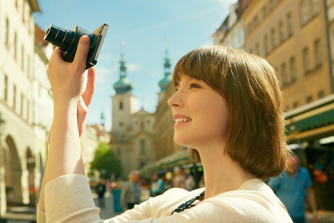 Bild Die Sony SmartShot QX-0 am Xperia Z1 bedient sich fast wie eine Kompaktkamera. [Foto: Sony]