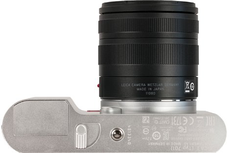 Bild Das Stativgewinde der Leica T (Typ 701) sitzt deutlich außerhalb der optischen Achse. [Foto: MediaNord]