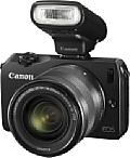 Canon EOS M mit EF-M 18-55 mm und Speedlite 90EX [Foto: Canon]