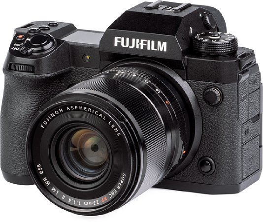 Bild Das Fujifilm XF 23 mm F1.4 R LM WR besitzt einen komplett neuen optischen Aufbau, der für höchste Bildqualität selbst bei den 40 Megapixeln Auflösung der X-H2 sorgen soll. Um die einigermaßen nutzen zu können, muss man jedoch auf F4 abblenden. [Foto: MediaNord]