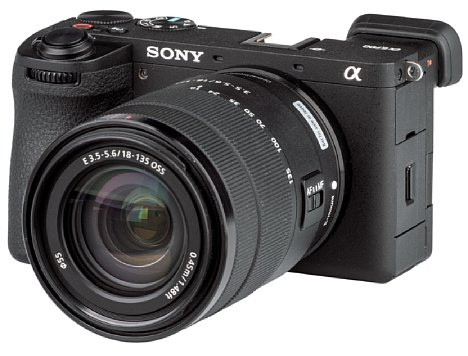 Bild Sony Alpha 6700 mit E 18-135 mm. [Foto: MediaNord]