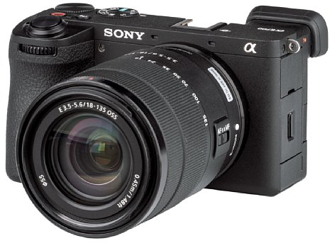 Bild Sony Alpha 6700 mit E 18-135 mm F3.5-5.6 OSS. [Foto: MediaNord]