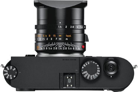 Bild Die Leica M10 Monochrom "Leitz Wetzlar" zier eine spezielle Gravur auf der Kameraoberseite. [Foto: Leica]