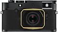 Die Leica M10-P "ASC 100 Edition" bietet zwei spezielle Looks der analogen und digitalen Cinematografie und ist mit ihrer schwarzen Eloxierung und den schwarzen Beschriftungen sehr dezent gehalten. [Foto: Leica]