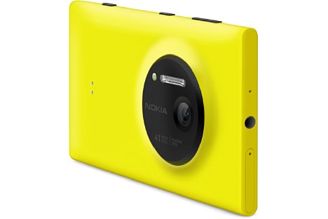 Bild Das Kameramodul des Nokia Lumia 1020 steht einige Millimeter aus dem Gehäuse hervor. [Foto: Nokia]