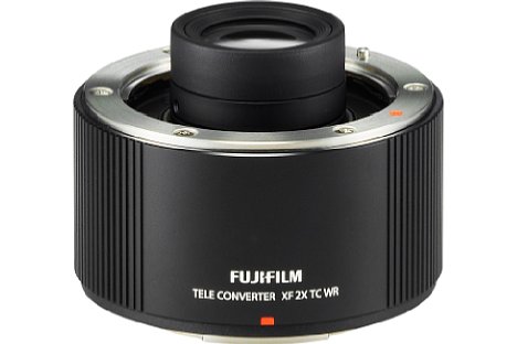 Bild Der Telekonverter Fujifilm XF 2X TC WR verlängert die Brennweite des XF 50-140 sowie des XF 150-400 jeweils um den Faktor Zwei, wobei die Lichtstärke um denselben Faktor schrumpft. [Foto: Fujifilm]