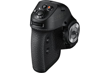 Bild Der ergonomisch geformte Griff des Nikon MC-N10 liegt gut in der Hand und bietet eine Vielzahl von Bedienelementen. [Foto: Nikon]
